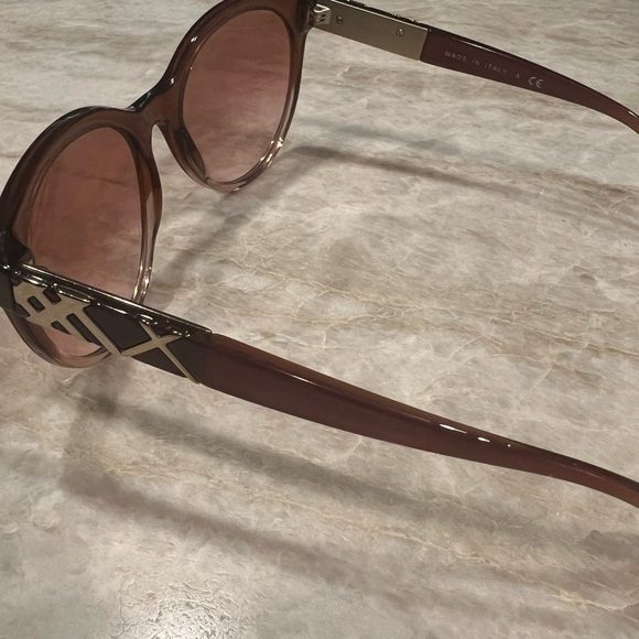 Brand New in box Burberry sunglasses - Picture 5 of 11